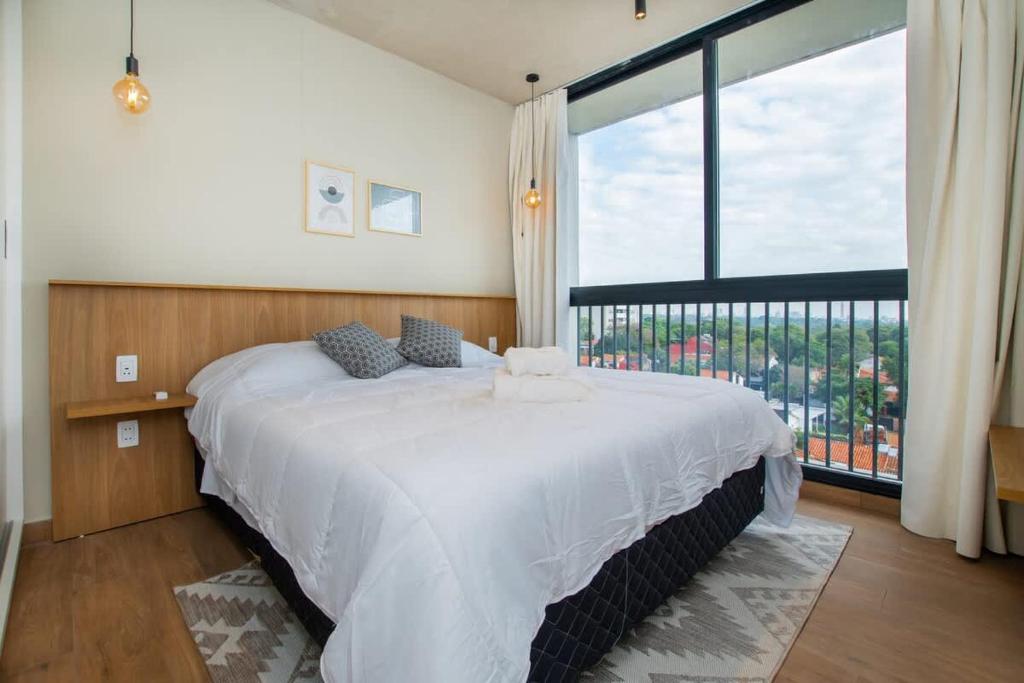 Quiet City Oasis Rooftop Pool Workspace - 1