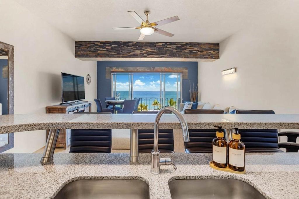 Vista La Jolla 2 Bedroom 406 - 5