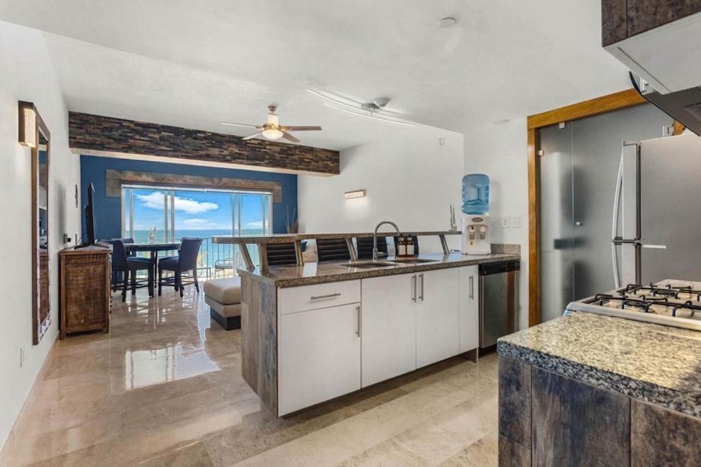 Vista La Jolla 2 Bedroom 406 - 4