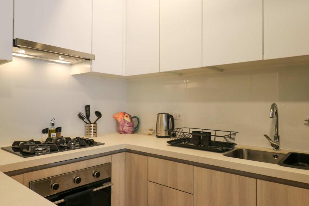 Refined & Cozy 2BR with Balcony in Miraflores - 5