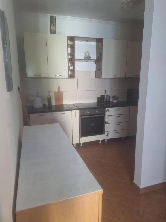 2bd Spacious Apartment in Sutomore with Terrace - 2
