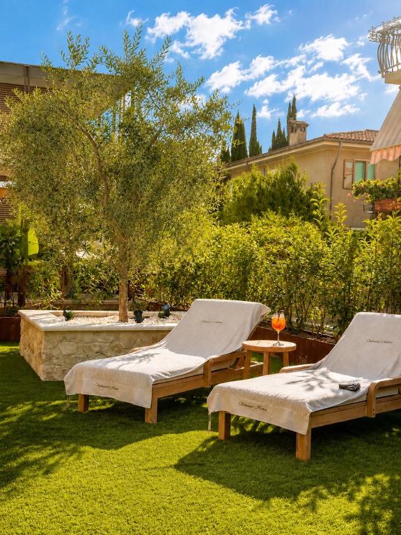 SalvatoreHomes - Casa Sabina - Ultra Luxury Retreat in the Heart of Bardolino with Private Jacuzzi & Infinity Pool Access - 3