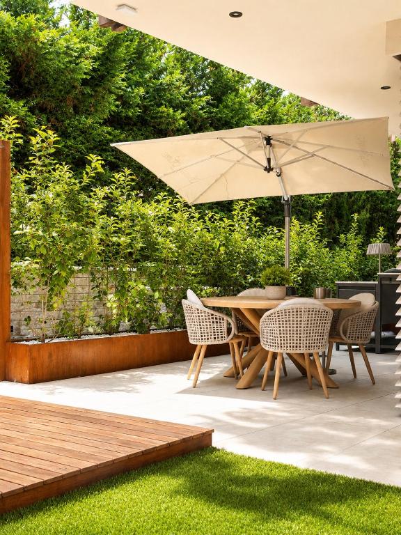 SalvatoreHomes - Casa Sabina - Ultra Luxury Retreat in the Heart of Bardolino with Private Jacuzzi & Infinity Pool Access - 2