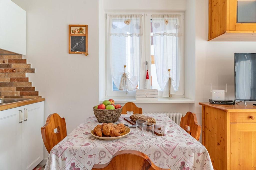 Dolomiti's Apartment - lake and mountain views - 2