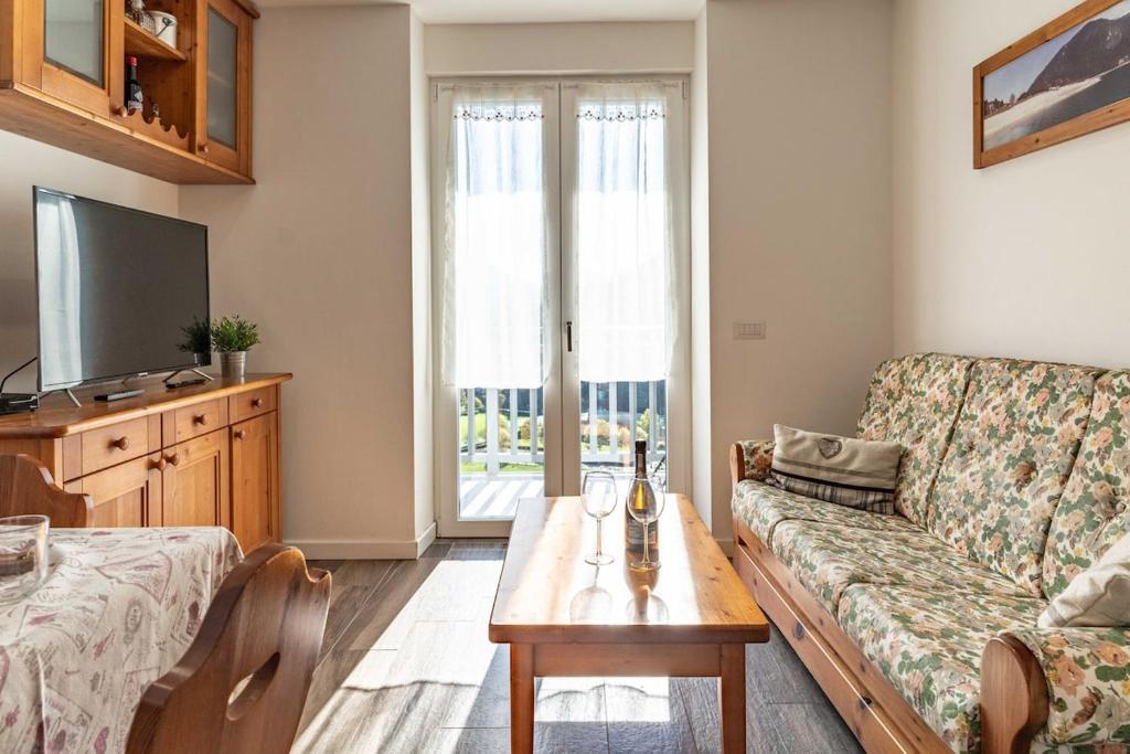 Dolomiti's Apartment - lake and mountain views - 4