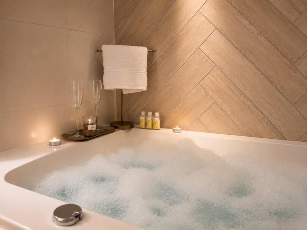 Star Luxury SuitePrivate Jacuzzi - 2
