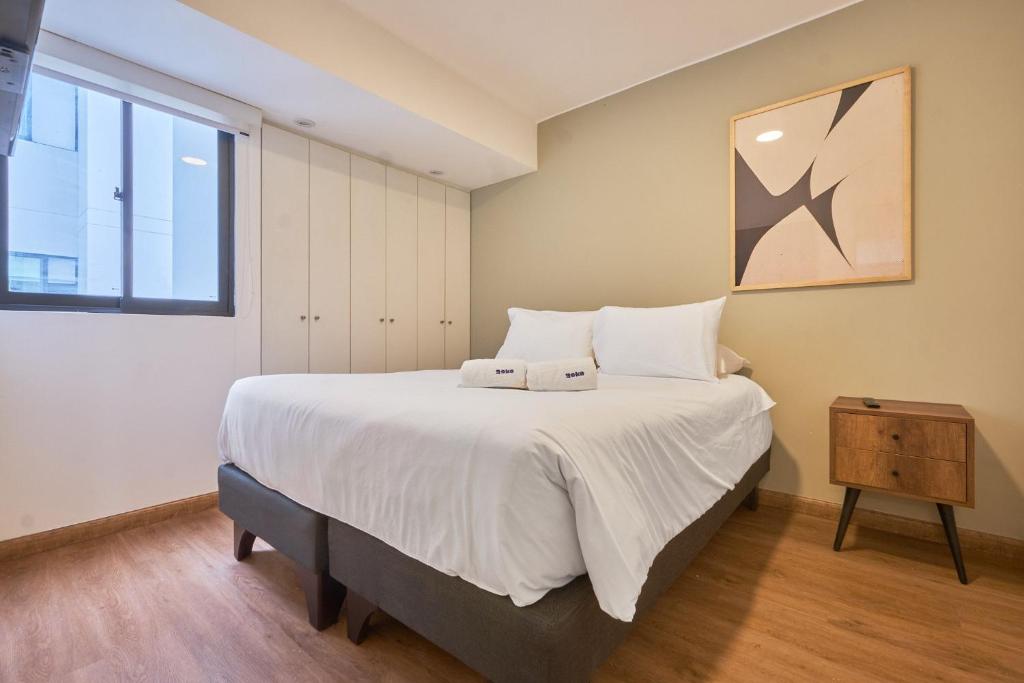 Modern 2BR Apartment with Pool, Gym & Coworking - 2