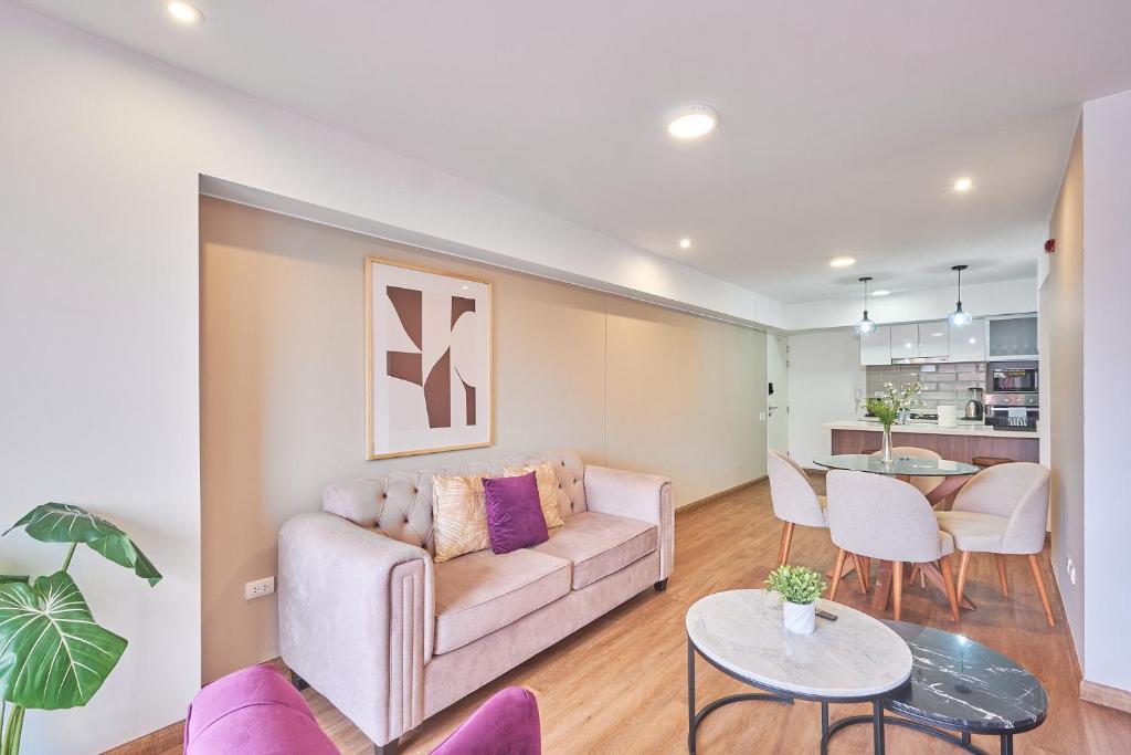 Modern 2BR Apartment with Pool, Gym & Coworking - 1