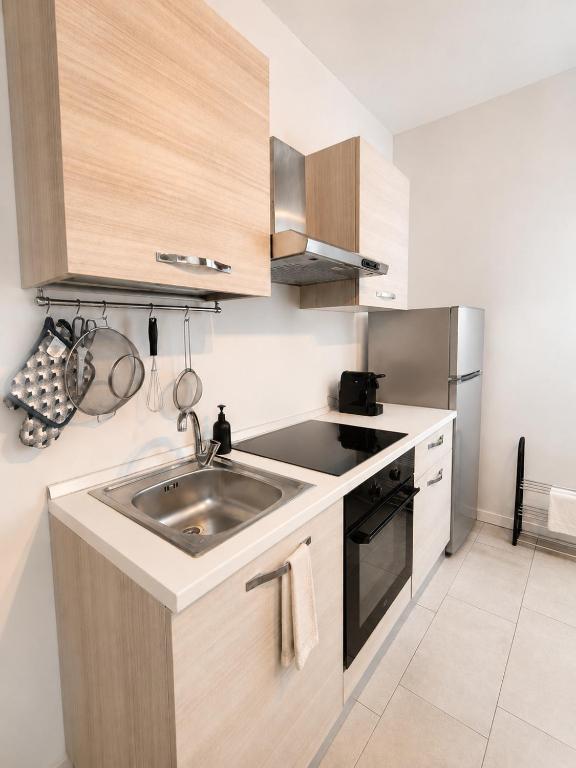 Strategic & Large Studio with Self Check In - Fondazione Prada, Milano with AC, Wifi, Washing Machine - 3
