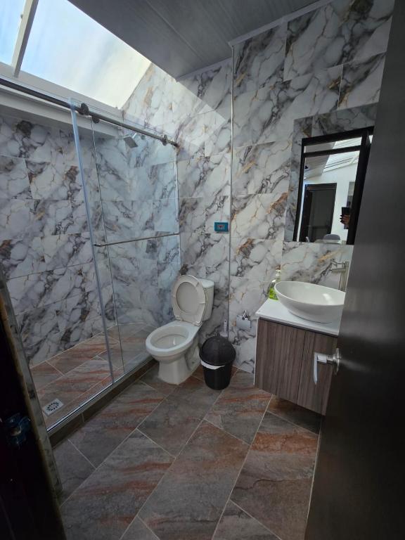 apartamento acogedor, moderno, amplio y económico - 5