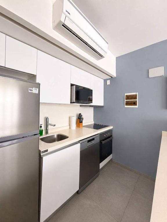 Quiet Pool-View 1BR Near 5th Avenue - 5