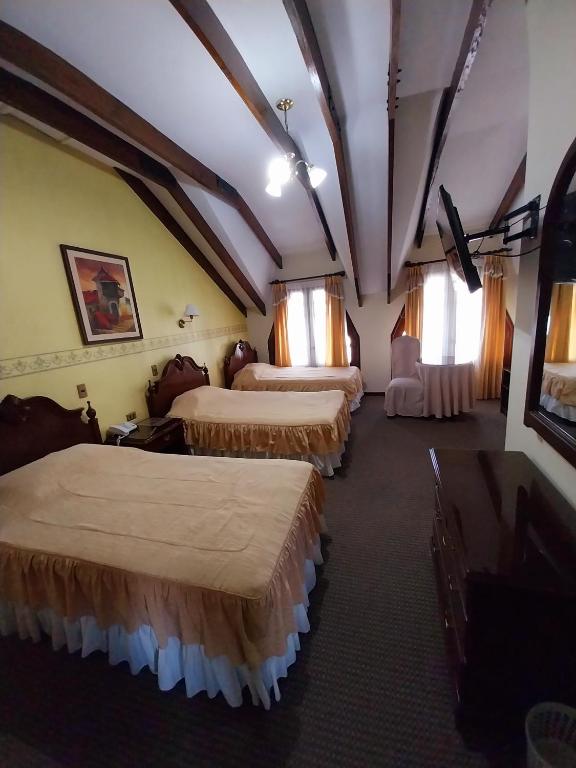 Paola Hostal - 2