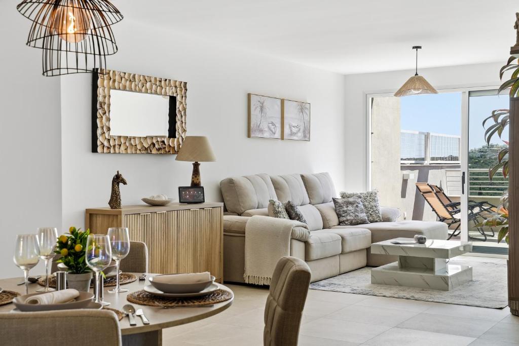Sunny Golf - Luxury Penthouse - Rooftop Retreat - 4