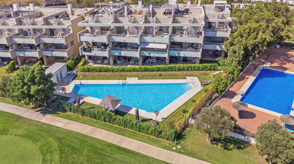 Sunny Golf - Luxury Penthouse - Rooftop Retreat - 3