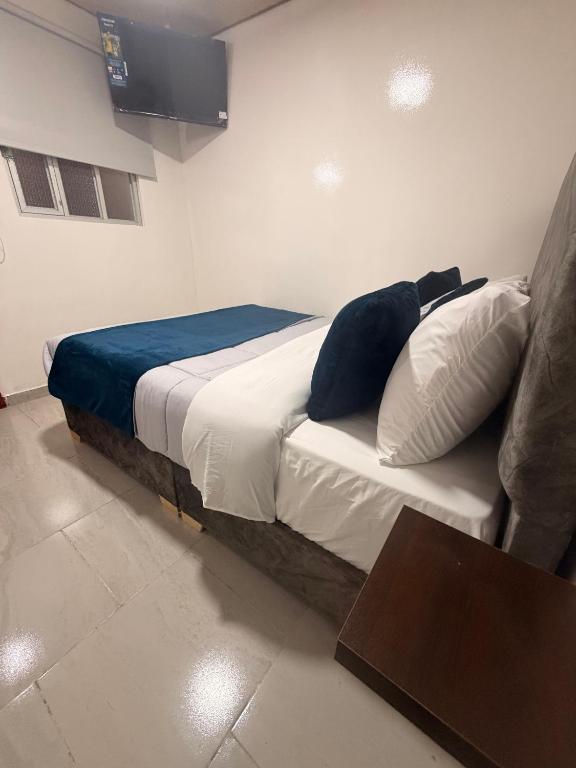 Hotel Hostal Urban18 - 2