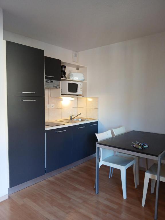Appartement ski aux pieds, piscine et balcon - 2