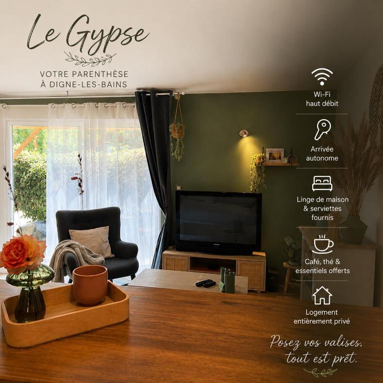 Grand studio en rez de jardin avec terrasse parking motos - 1