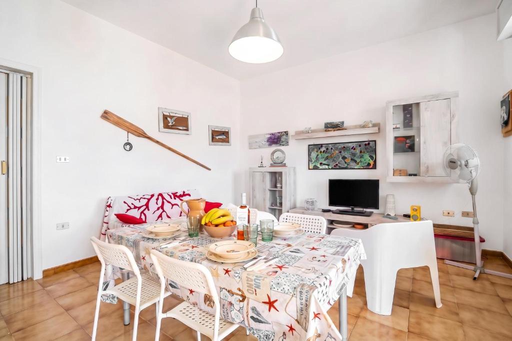 Dimora Del Mare Near The Sea - Happy Rentals - 3