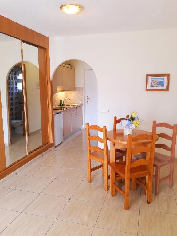 Cozy apartment in Costa del Silencio 55 m² with pool - 4