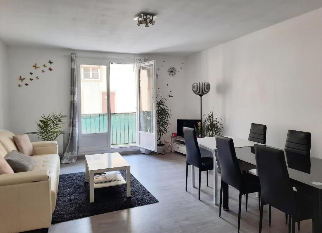 Appartement lumineux dans le centre de Digne-les-Bains avec balcon. - 1