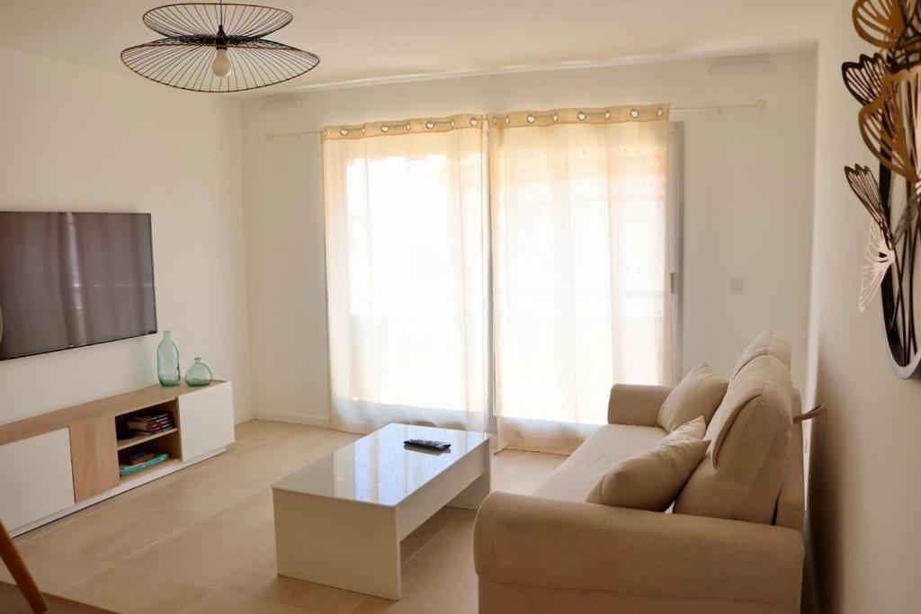 Appartement trois-pièces Proche Mer - 1