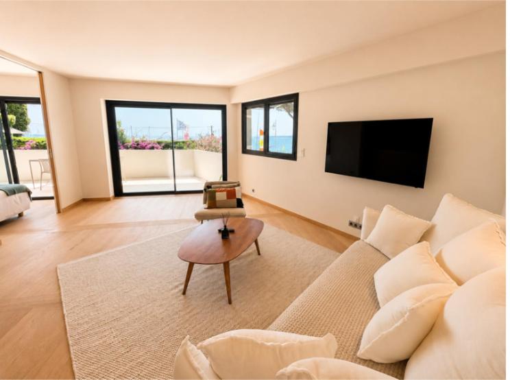 Luxurious 2BR - Sea View - Palm Beach - 4