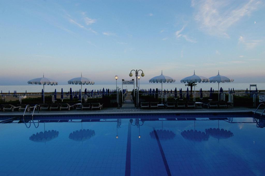 Hotel Beny — Basen in Jesolo, Wenecja Euganejska