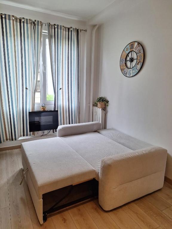 BEAUTIFUL apartment , beach 3 min walk , free parking, near Negresco - 4