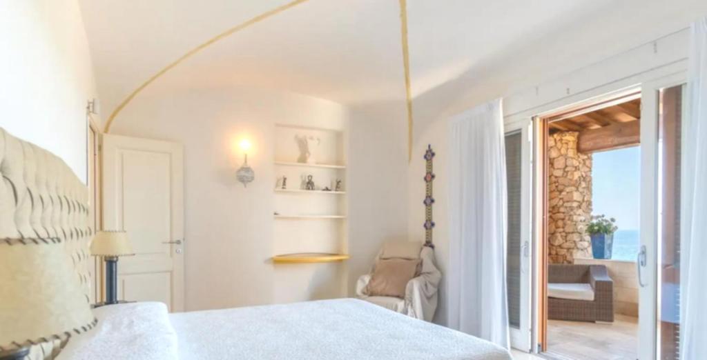 Luxury Beachfront Villa with Private Pool in Porto Rotondo - 1