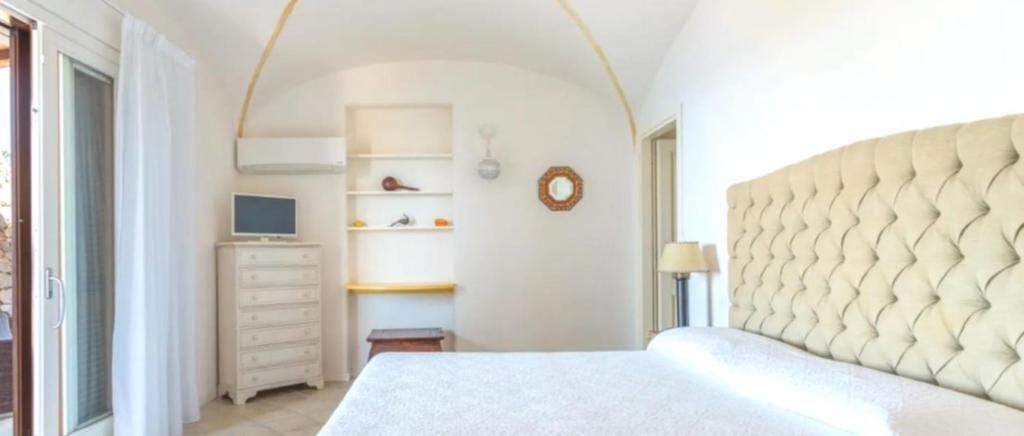 Luxury Beachfront Villa with Private Pool in Porto Rotondo - 2