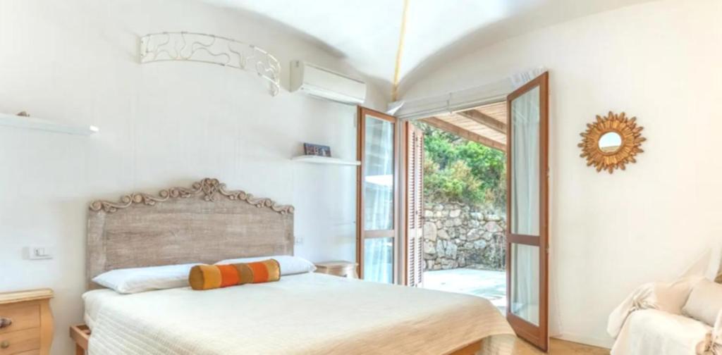 Luxury Beachfront Villa with Private Pool in Porto Rotondo - 4