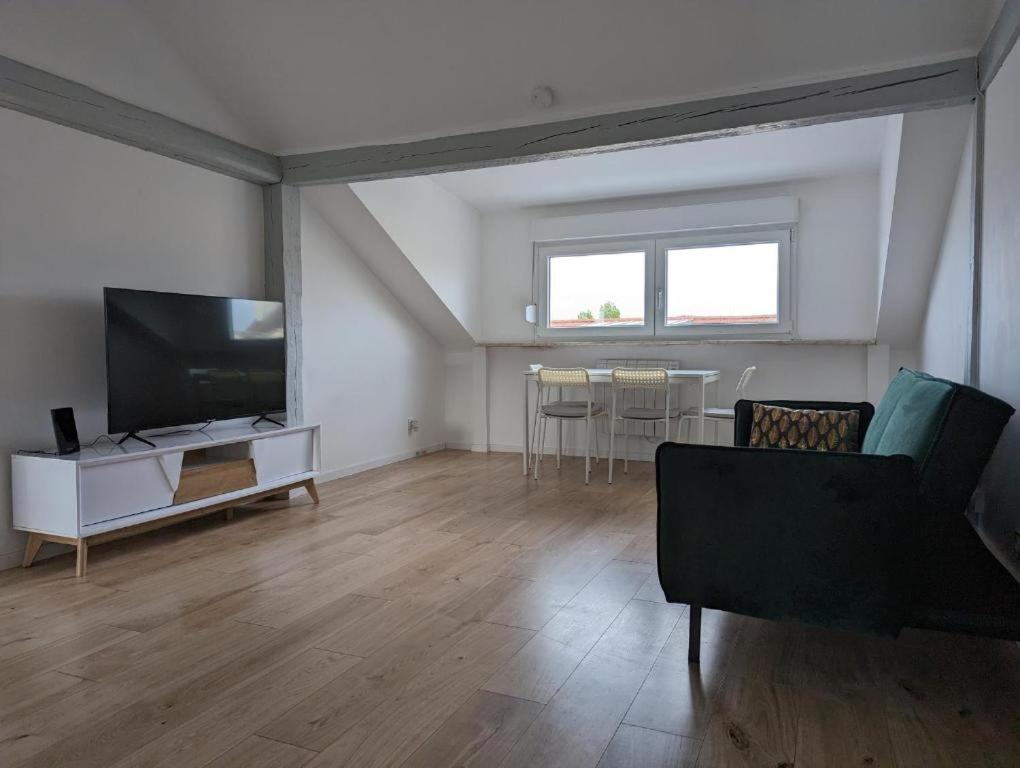 Le Vauban - appartement 2 chambres, salon, cuisine équipée, parking et wifi gratuit - 3