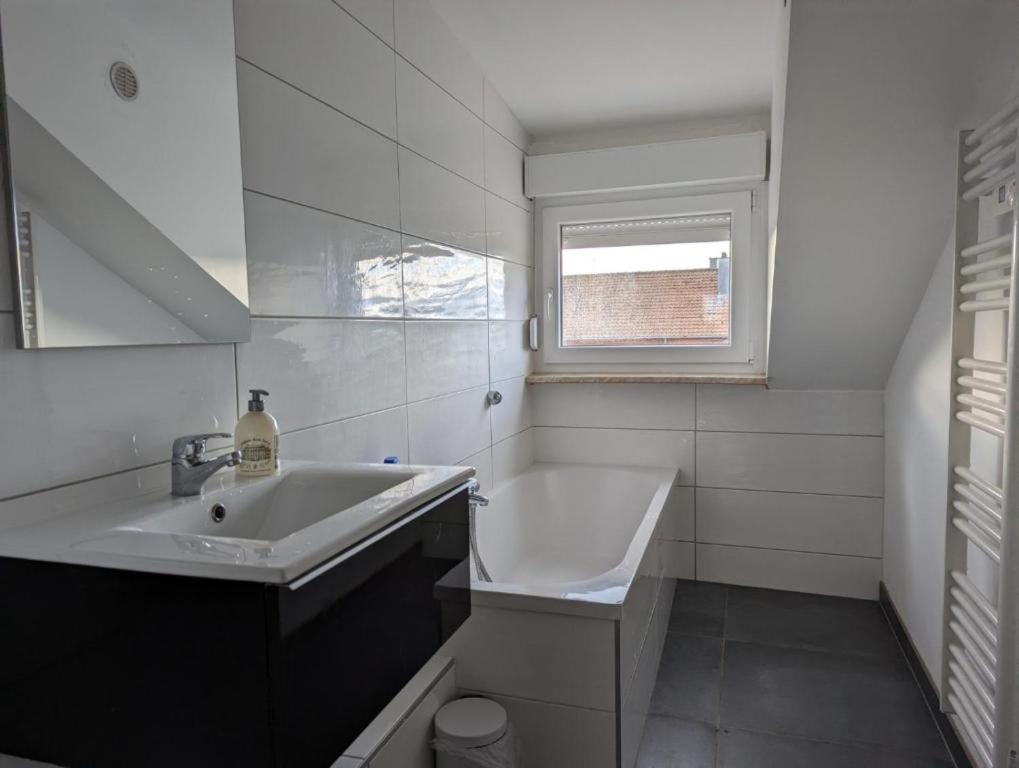 Le Vauban - appartement 2 chambres, salon, cuisine équipée, parking et wifi gratuit - 5