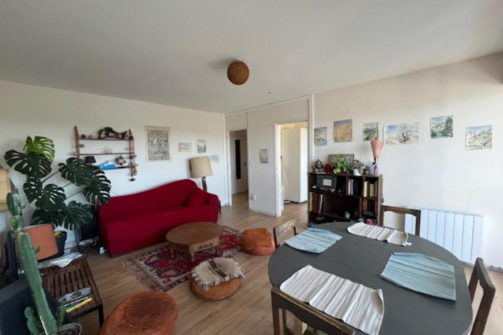 Bright apartment with balcony in Vannes - 1