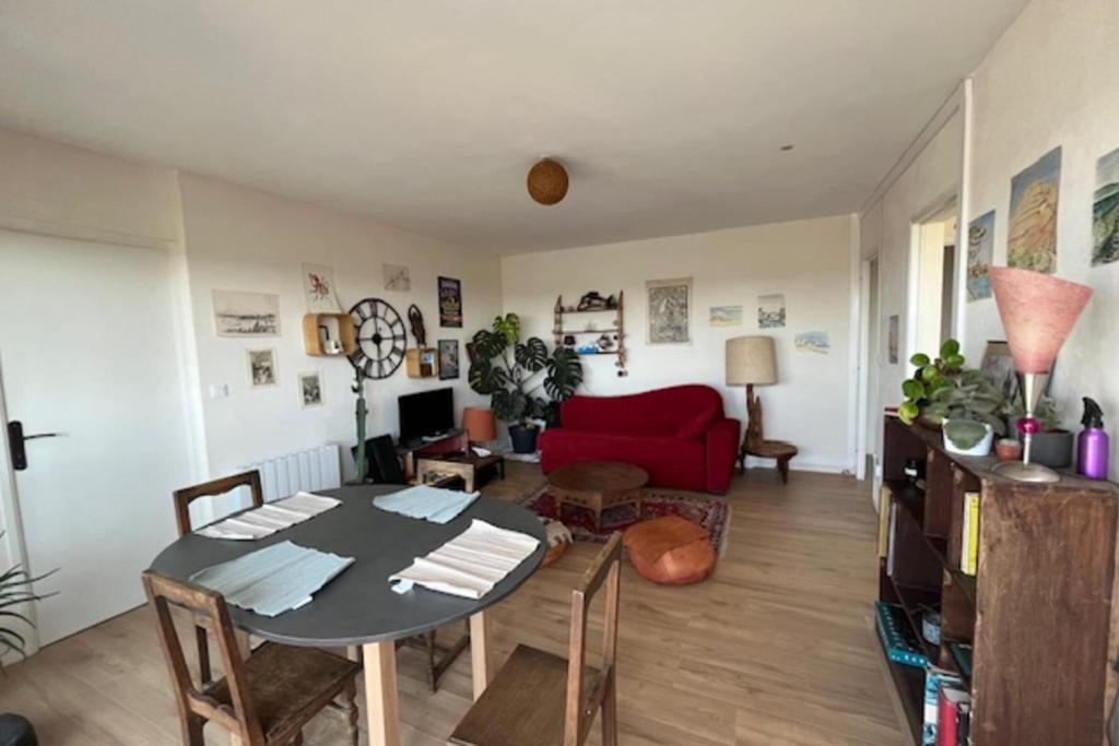 Bright apartment with balcony in Vannes - 2