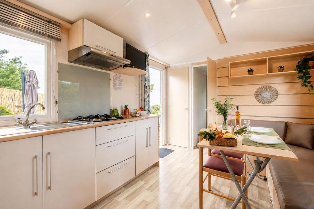 Le Photinia, mobil-home climatisé avec vue mer situé au cœur du domaine - 3