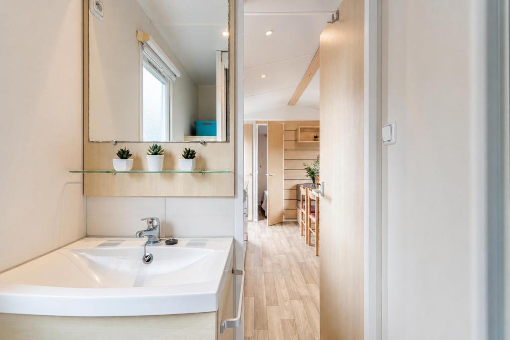 Le Photinia, mobil-home climatisé avec vue mer situé au cœur du domaine - 5