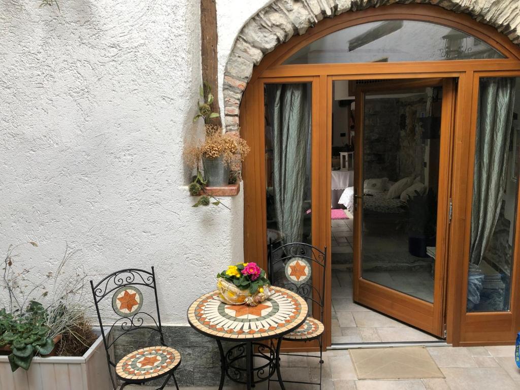 Country House Loveno - Corte interna - 2