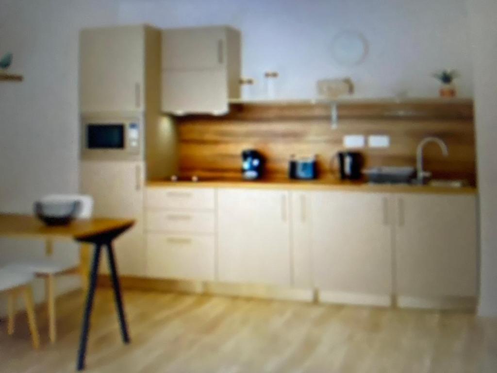 bright one bedroom apartment rteiwb - 2