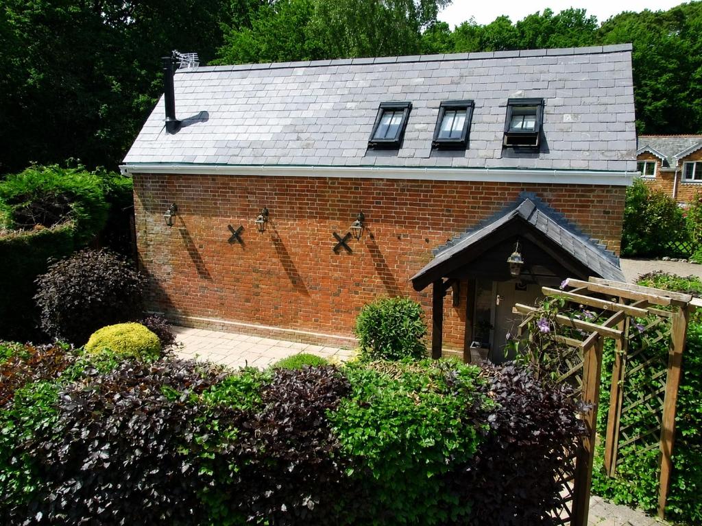 New Forest Cottage with Wood Burner, Redlynch photo 5