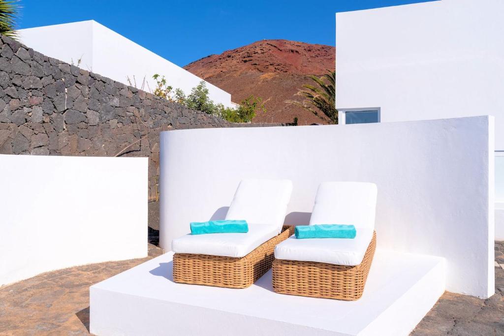 Villa Maravento Playa Blanca Heated Pool Family Luxury Retreat - 3