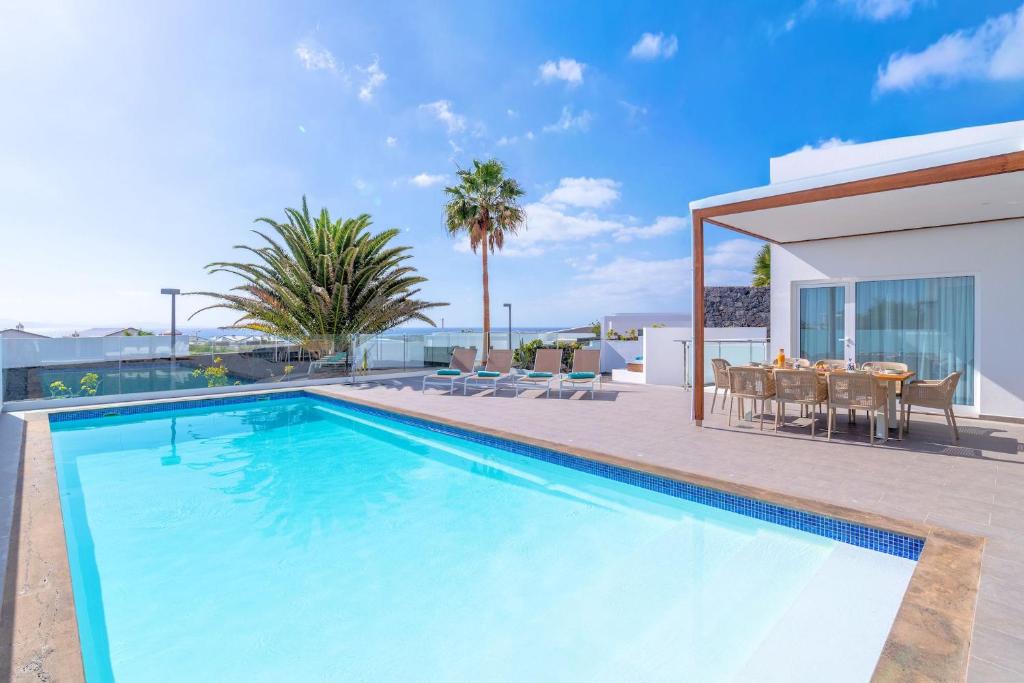 Villa Maravento Playa Blanca Heated Pool Family Luxury Retreat - 1