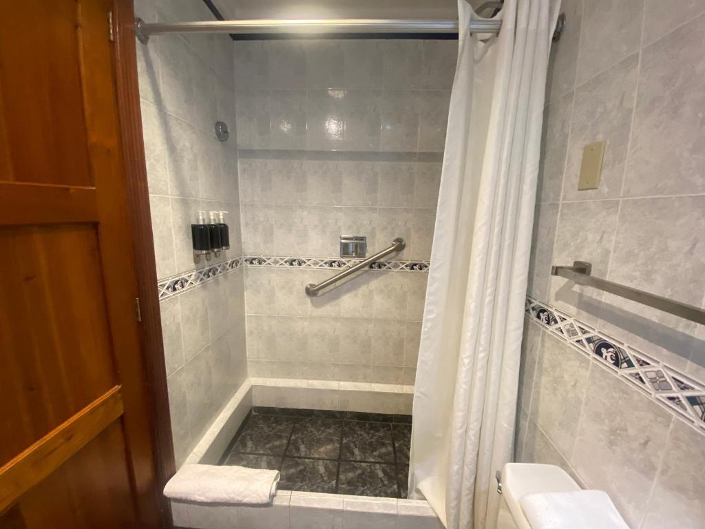Cavi Rooms 602 - 4