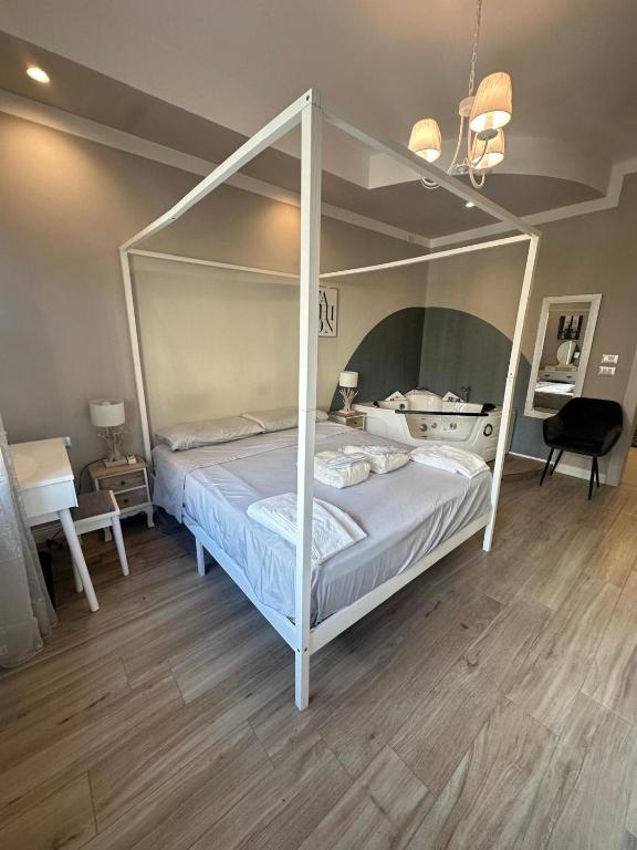 Dorian Gray Luxury Suite - 4