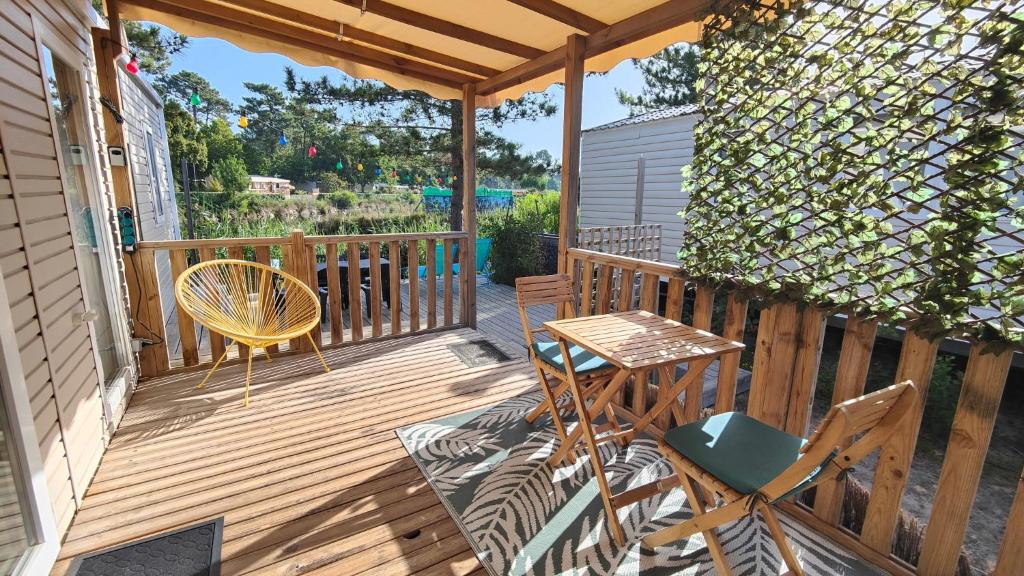 Mobil home avec terrasse - proche plages Cap-Ferret - 4-6 pers Camping 4 étoiles Les Viviers - 3