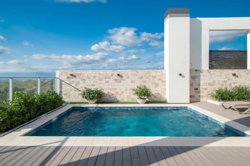 In the heart of Villamorra Rooftop Pool & BBQ - 5