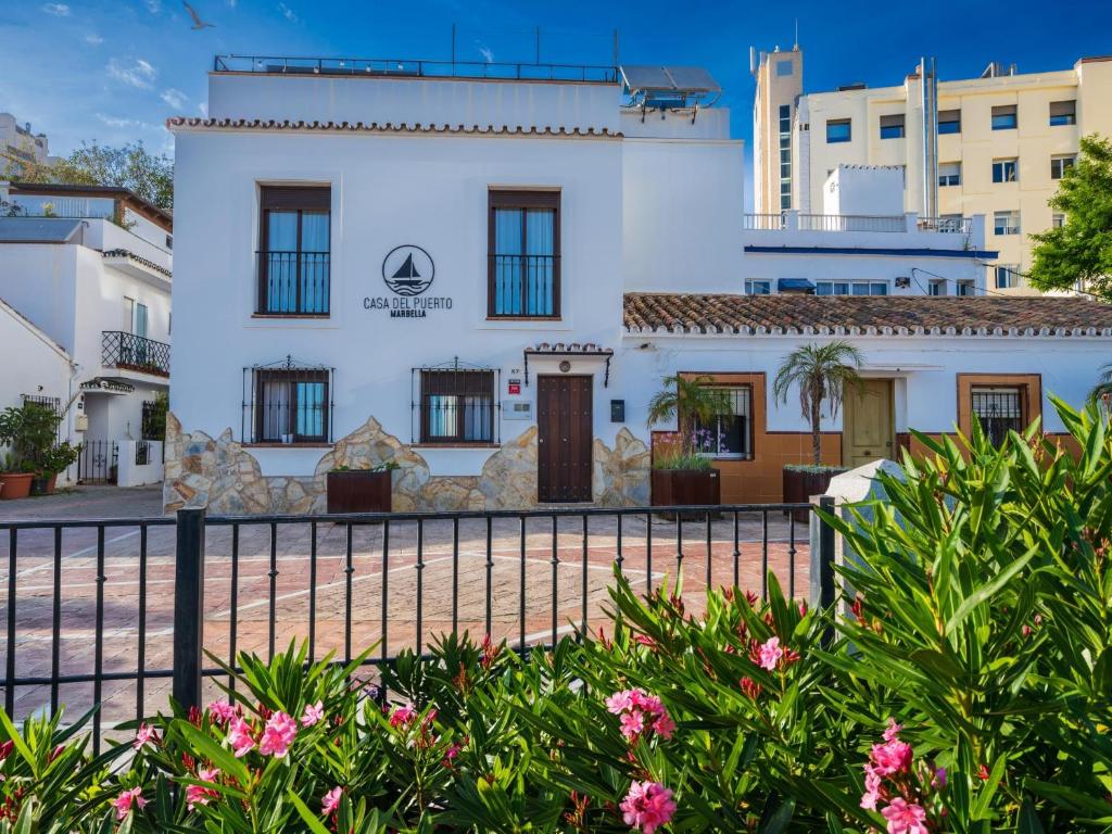 Central Marbella port townhouse w/ jacuzzi - 2