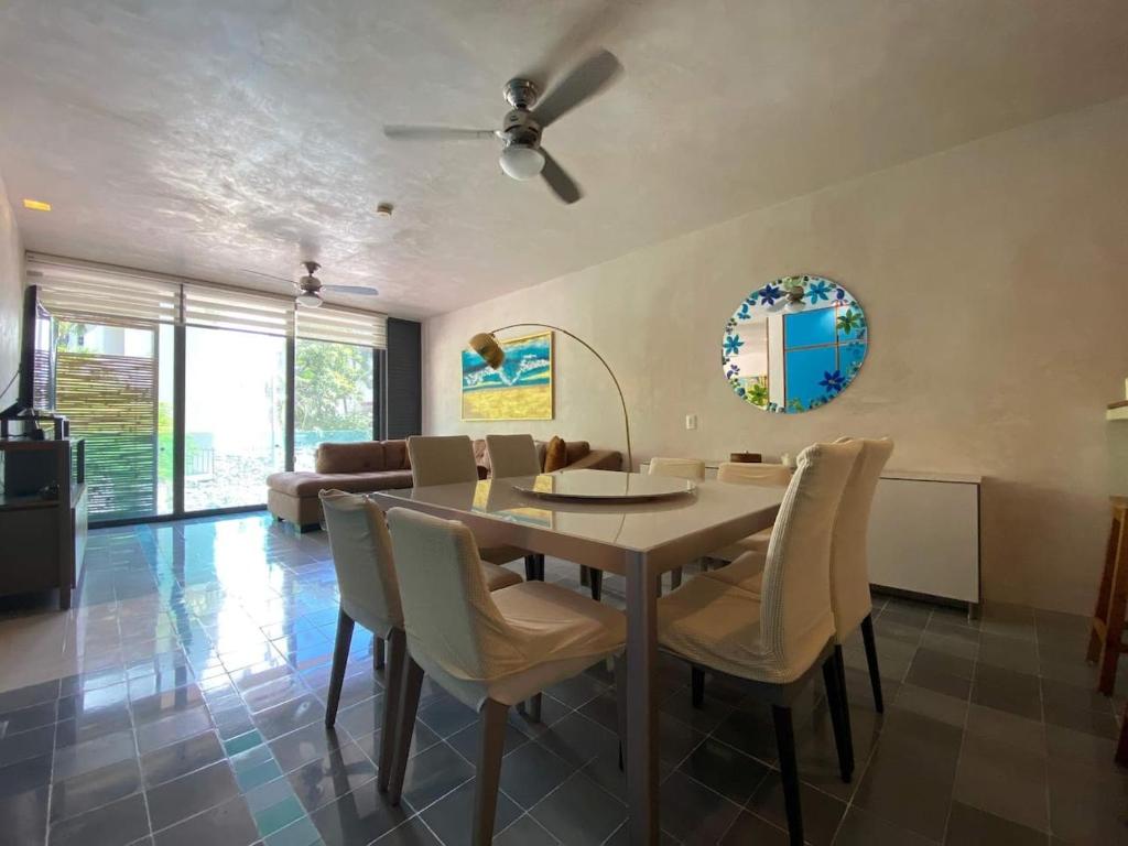 Sabor a Miel Steps from the Beach and 5th Avenue - 4