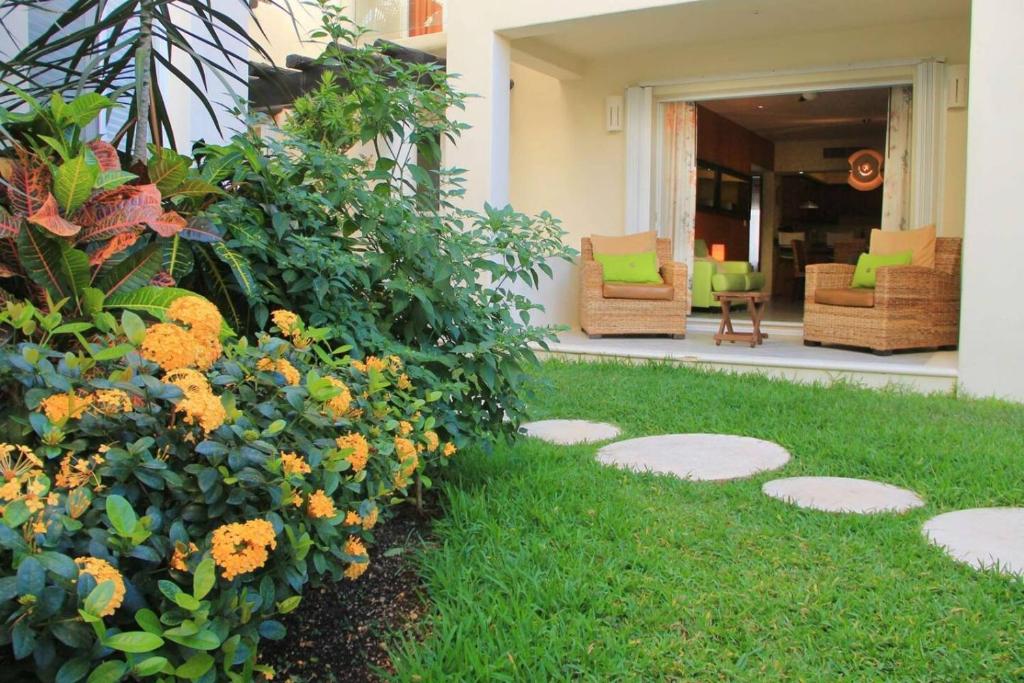 Ground floor Condo, Steps from Coco Beach and 5th Av - 4
