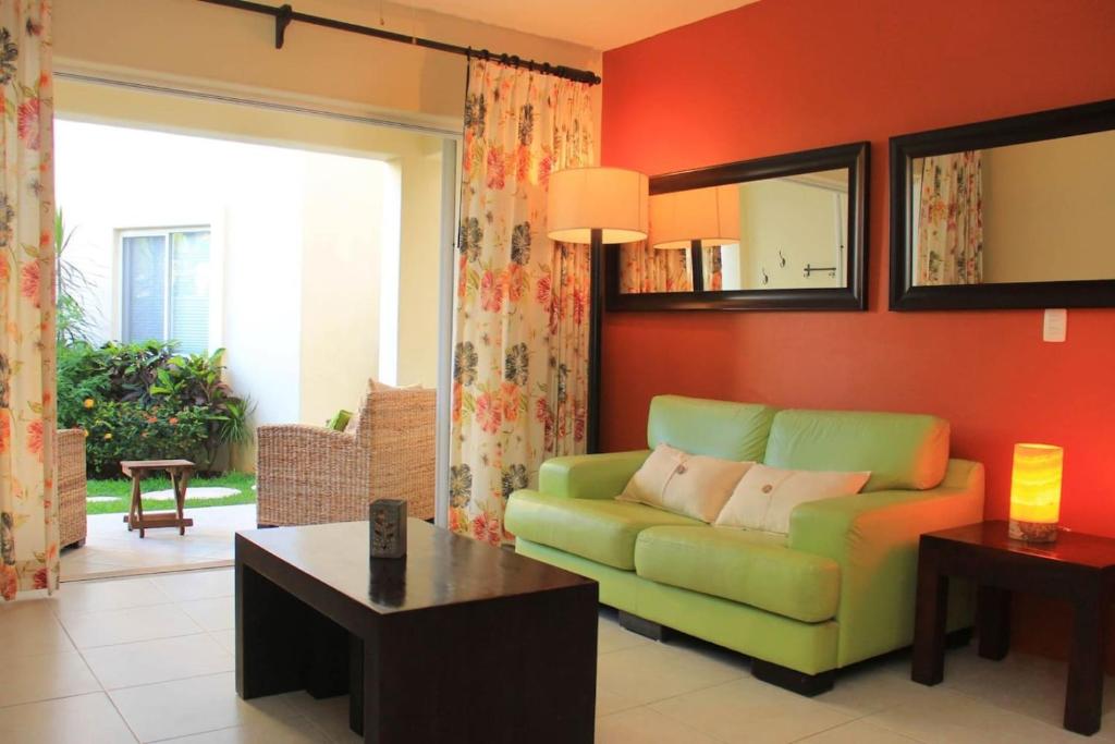 Ground floor Condo, Steps from Coco Beach and 5th Av - 5